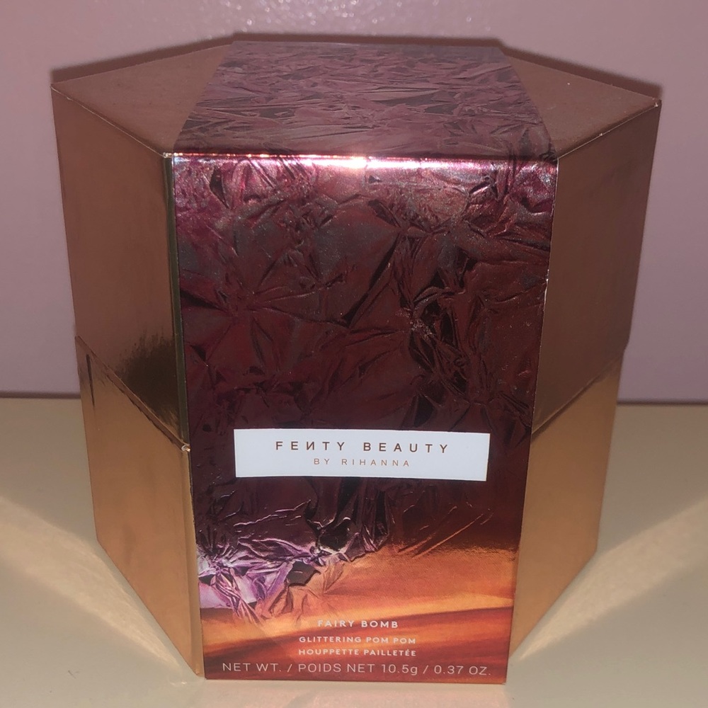FENTY BEAUTY Fairy Bomb Glittering Pom Pom